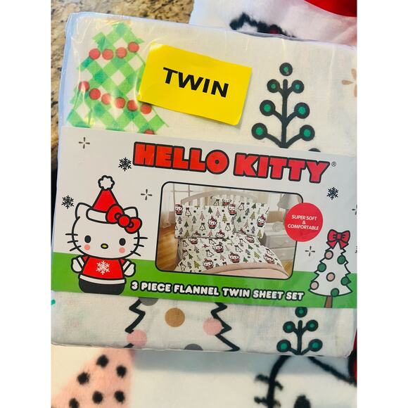 Hello Kitty Faux Fur Christmas throw 50 70 with matching 3 piece flannel twin - Picture 2 of 7